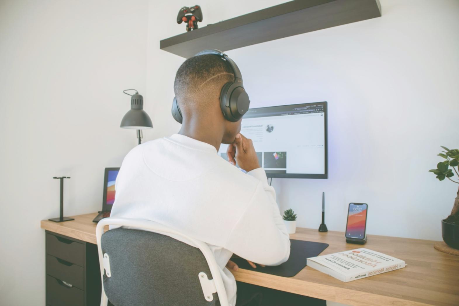 Implementación exitosa de una estrategia de ahorro con documentos financieros